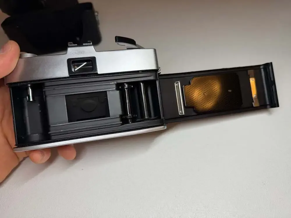 Mamiya/Sekor 528TL 35mm Film Camera with Case UNTESTED